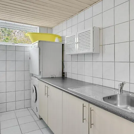 Beach Front Home In Jaegerspris With Wifi Σπίτι διακοπών Jægerspris